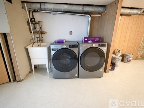 8877 N Swan Rd 3 Beds Apartment for Rent