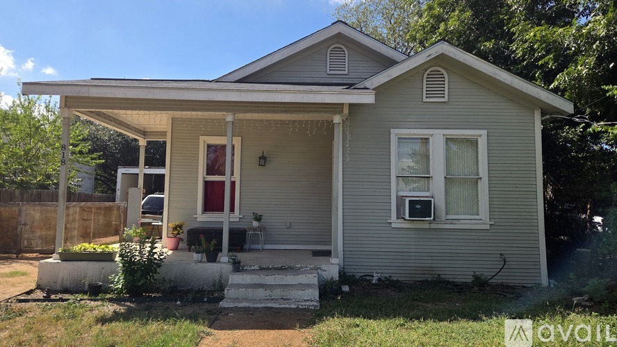 818 Waverly Ave 2 Beds Single Family Home for Rent - Photo gallery 2