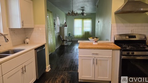 818 Waverly Ave 2 Beds Apartment for Rent