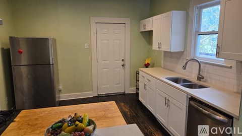 818 Waverly Ave 2 Beds Apartment for Rent