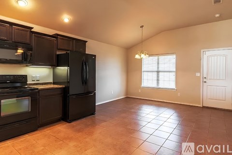 6922 96Th St 3 Beds Apartment for Rent