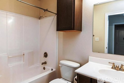 6922 96Th St 3 Beds Apartment for Rent