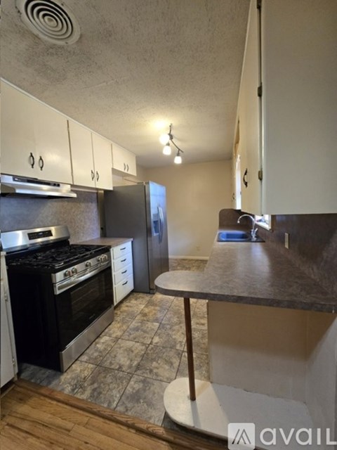 1303 Sunset Dr 3 Beds Apartment for Rent
