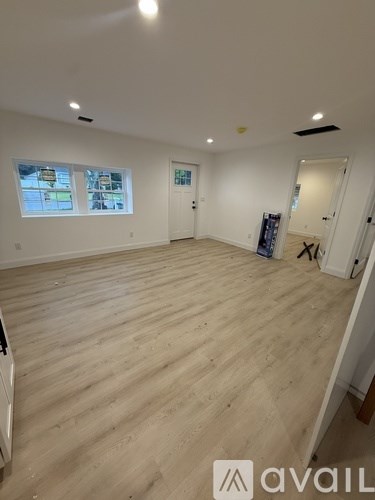 20 Wilson Avenue 2 Beds Apartment for Rent