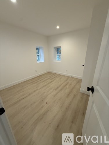 20 Wilson Avenue 2 Beds Apartment for Rent