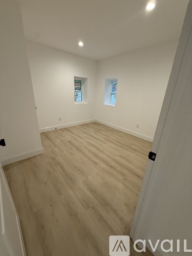 20 Wilson Avenue 2 Beds Apartment for Rent