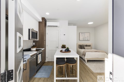 2324 Franklin Avenue East 4 Beds Apartment for Rent