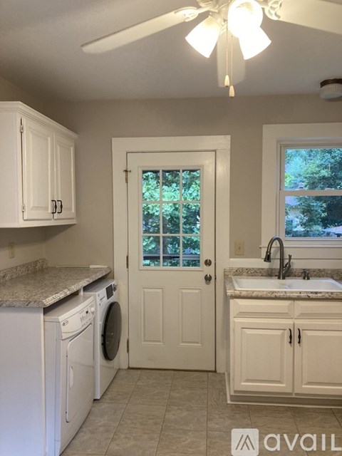 860 North Ridge Street 2 Beds Apartment for Rent