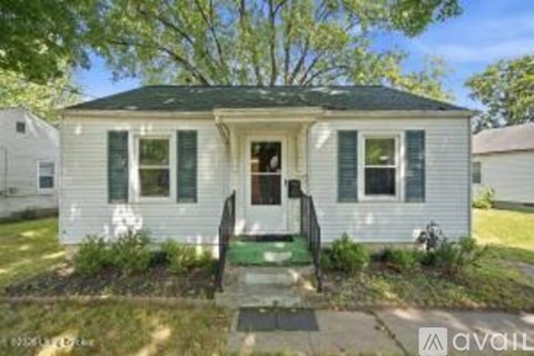 1047 Seelbach Ave 2 Beds Apartment for Rent