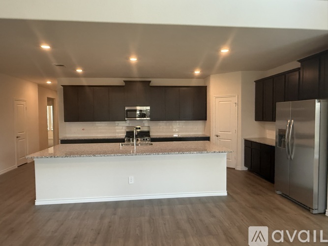 2217 Tacoma Wy 4 Beds Single Family Home for Rent - Photo gallery 4