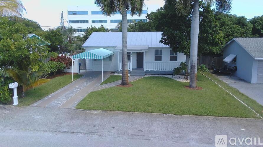 176 East 24th Street 2 Beds Single Family Home for Rent - Photo gallery 1