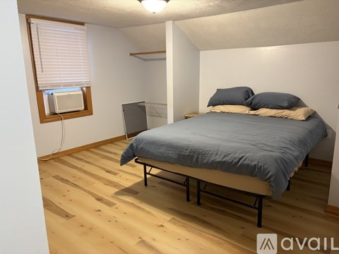 712 West Superior Street 2 Beds Apartment for Rent
