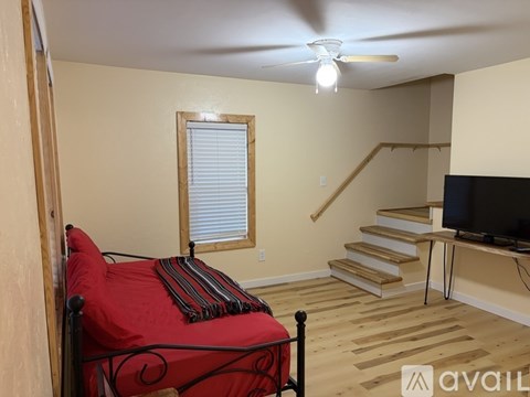 712 West Superior Street 2 Beds Apartment for Rent