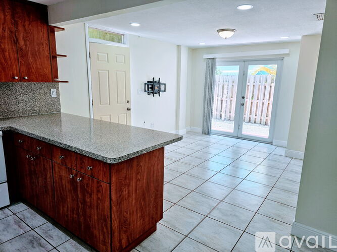 467 Sunset Drive 2 Beds Single Family Home for Rent - Photo gallery 2