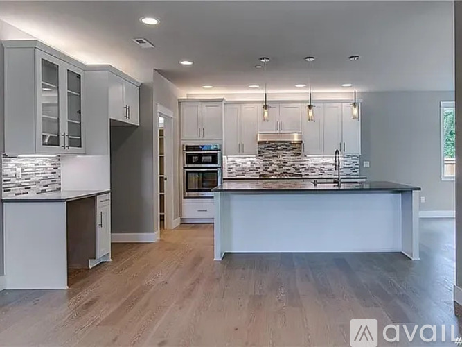 15202 Dayton Ave N 5 Beds Single Family Home for Rent - Photo gallery 2