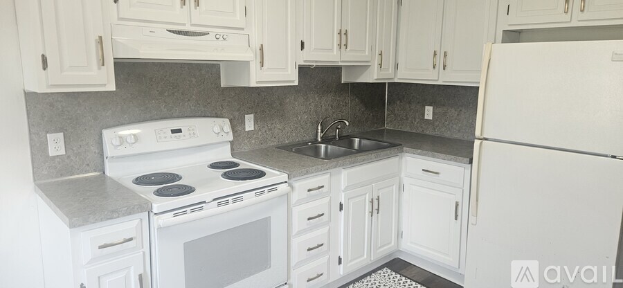 30 East Pine Street 2 Beds Single Family Home for Rent - Photo gallery 3