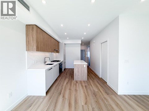 303 606 MADORE AVENUE 3 Beds Apartment for Rent