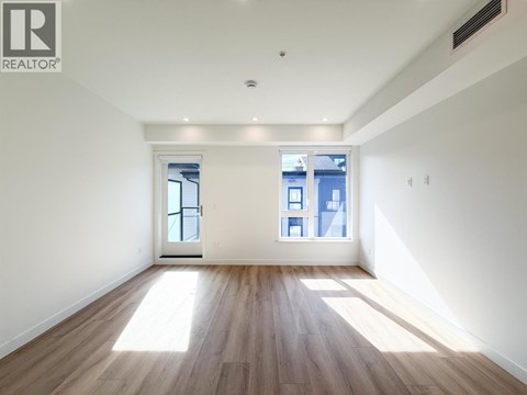 303 606 MADORE AVENUE 3 Beds Apartment for Rent