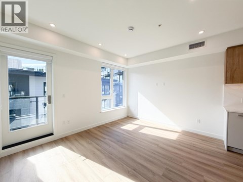 303 606 MADORE AVENUE 3 Beds Apartment for Rent