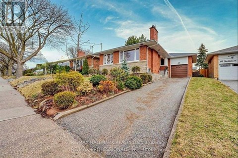LOWER - 67 SASKATOON DRIVE 2 Beds Apartment for Rent