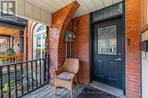 2ND FLOOR UNIT - 142 GRACE STREET 3 Beds Apartment for Rent