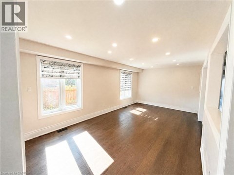 643 DOON SOUTH Drive 4 Beds Apartment for Rent