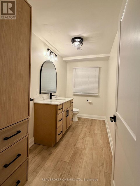 572 MAIN STREET 4 Beds Apartment for Rent