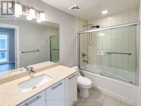 744 - 9471 YONGE STREET 2 Beds Apartment for Rent