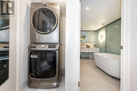 532 - 43 HANNA AVENUE 2 Beds Apartment for Rent
