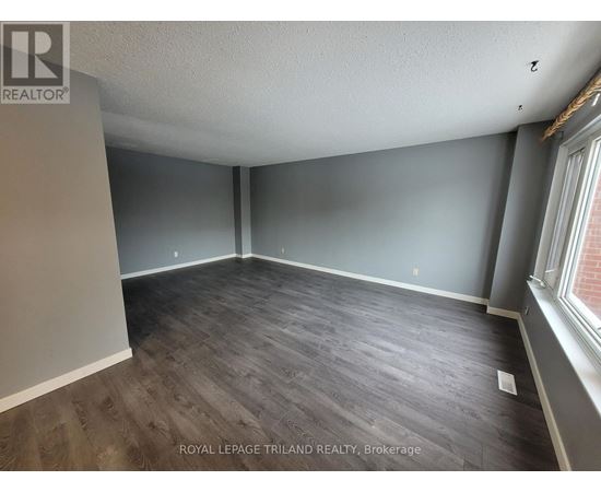 7 - 358 HOMESTEAD COURT 3 Beds Condo, Home, Townhouse for Rent - Photo gallery 4