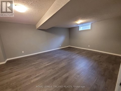7 - 358 HOMESTEAD COURT 3 Beds Apartment for Rent