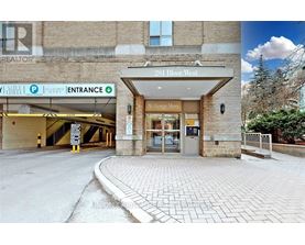 The entrance to a building with a sign that reads "284 Bloor West".