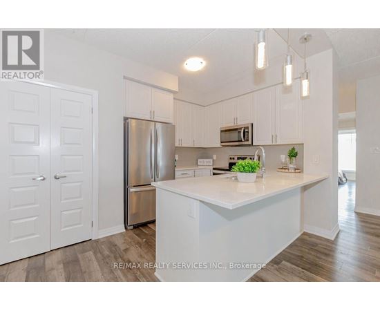 420 - 610 FARMSTEAD DRIVE Studio Apartment, Condo, Home for Rent - Photo gallery 4