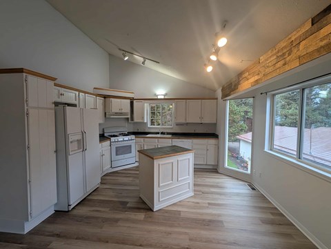 218 S Fairview Street 3 Beds Apartment for Rent