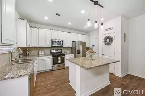 2107 Parnevik Pl 3 Beds Apartment for Rent