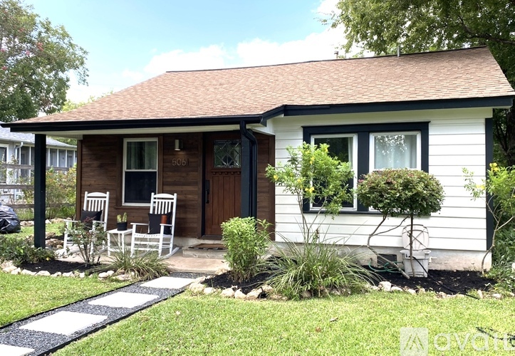 506 Zennia Street 3 Beds Single Family Home for Rent - Photo gallery 1