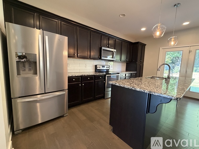 698 Red Maple Street 3 Beds Single Family Home for Rent - Photo gallery 3
