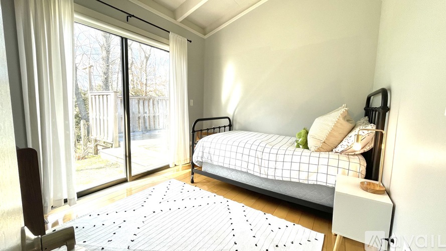 274 Little Fresh Pond Road 3 Beds Single Family Home for Rent - Photo gallery 4