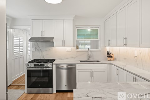402 North Orange Street 3 Beds Apartment for Rent