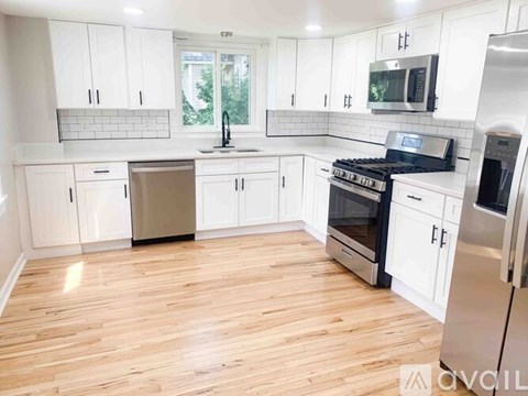 321 Bridge St 3 Beds Apartment for Rent