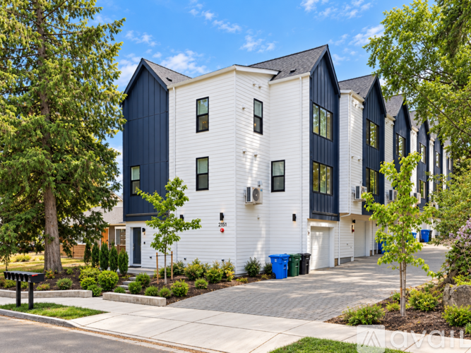 2151 North 147th Street 3 Beds Townhouse for Rent - Photo gallery 1