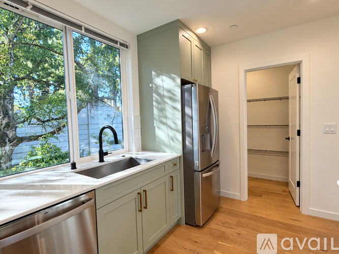 2151 North 147th Street 3 Beds Townhouse for Rent - Photo gallery 2