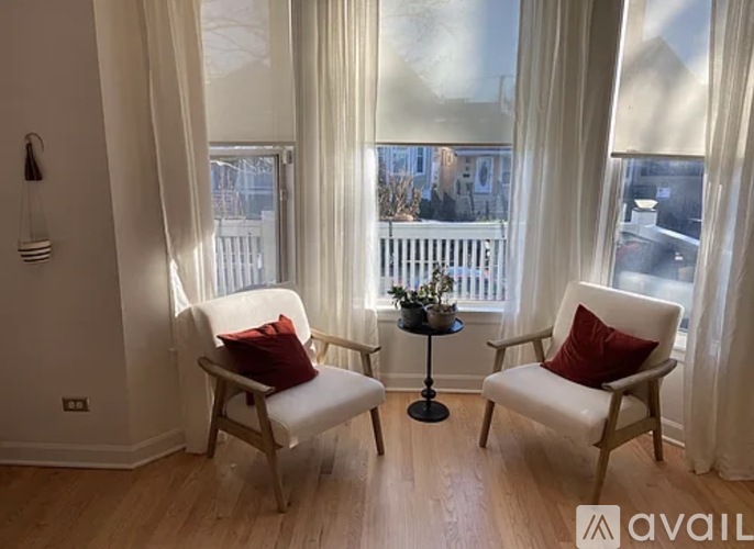 2924 North Talman Avenue 2 Beds Condo for Rent - Photo gallery 2