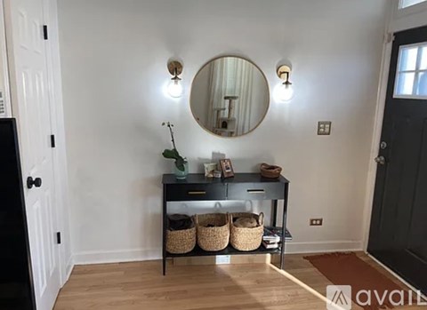 2924 North Talman Avenue 2 Beds Apartment for Rent