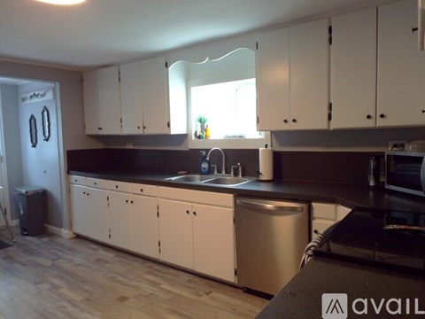 1392 Canyon Ave 3 Beds Apartment for Rent