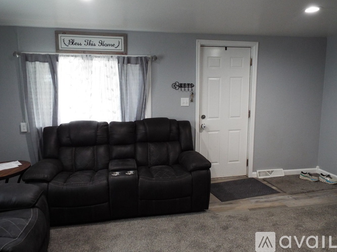 1392 Canyon Ave 3 Beds Single Family Home for Rent - Photo gallery 4