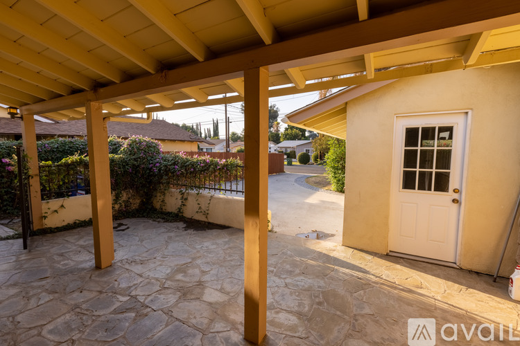23216 Friar Street 2 Beds Single Family Home for Rent - Photo gallery 3