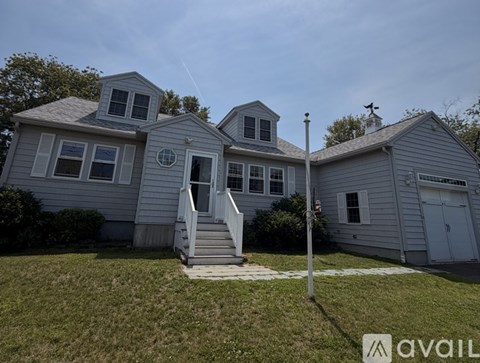 43 Airport Dr 4 Beds Apartment for Rent