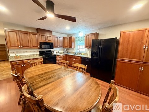 43 Airport Dr 4 Beds Apartment for Rent