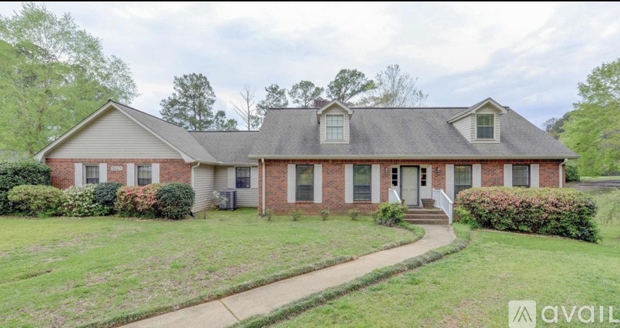 5017 4th Place 5 Beds Single Family Home for Rent - Photo gallery 1